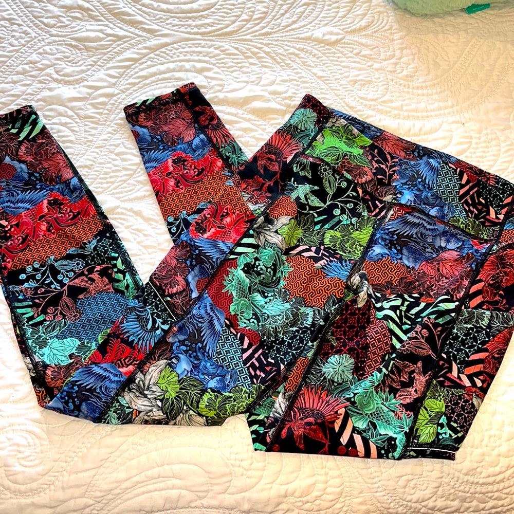 Impeccable condition lululemon leggings size 6